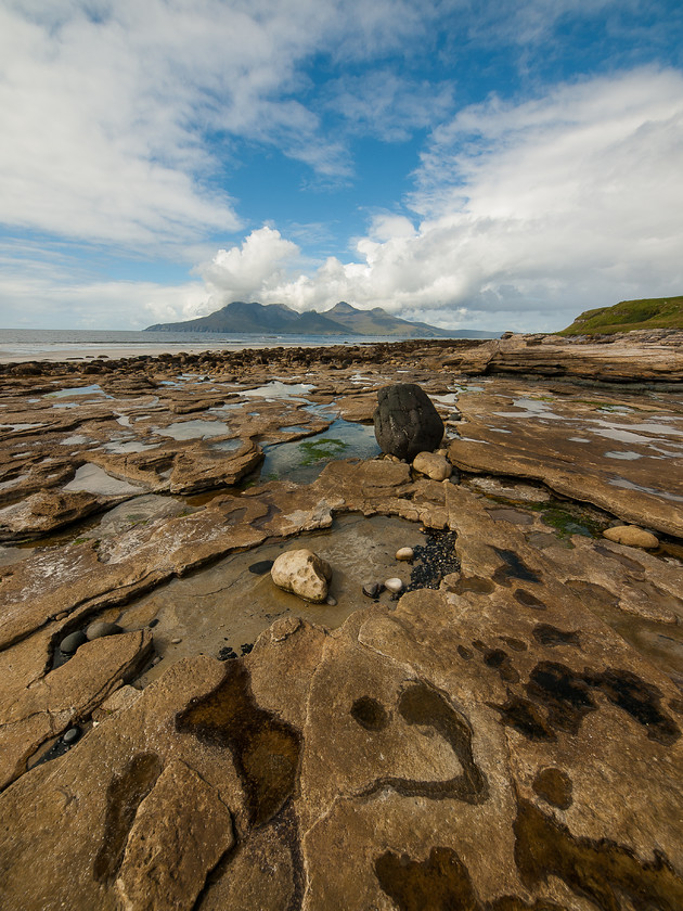 P8171047 
 Laig Bay, Eigg 
 Keywords: E-3, Eigg, Highlands, Islands, Laig Bay, North West Highlands, Olympus, Scotland, Sky, Small Isles, beach, clouds, landscapes, seascapes, shore