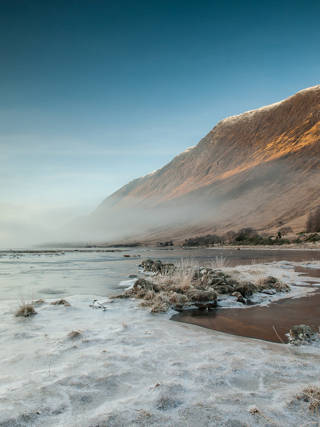 P1227965 
 Keywords: E-3, Glen Etive, Highlands, Olympus, Scotland, frozen, glens, ice, landscapes, lochs, mist, morning light, mountains, shore, winter