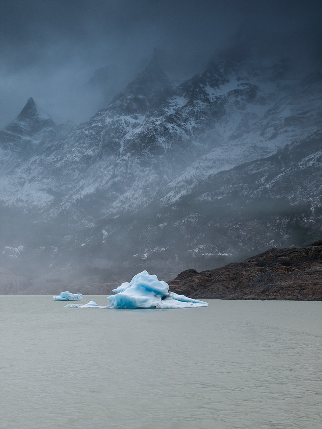 PA124464 
 Grey Glaciar, Lago Grey 
 Keywords: Chile, Lago Grey, Patagonia, South America, Torres del Paine, glaciars, ice, icebergs, landscapes, travel