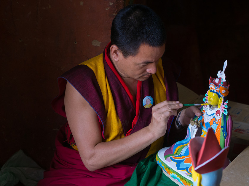 Painting Buddhas, Trashigang Dzong 
 Keywords: Bhutan, Eastern Bhutan, Olympus, Trashigang, Trashigang Dzong, dzong