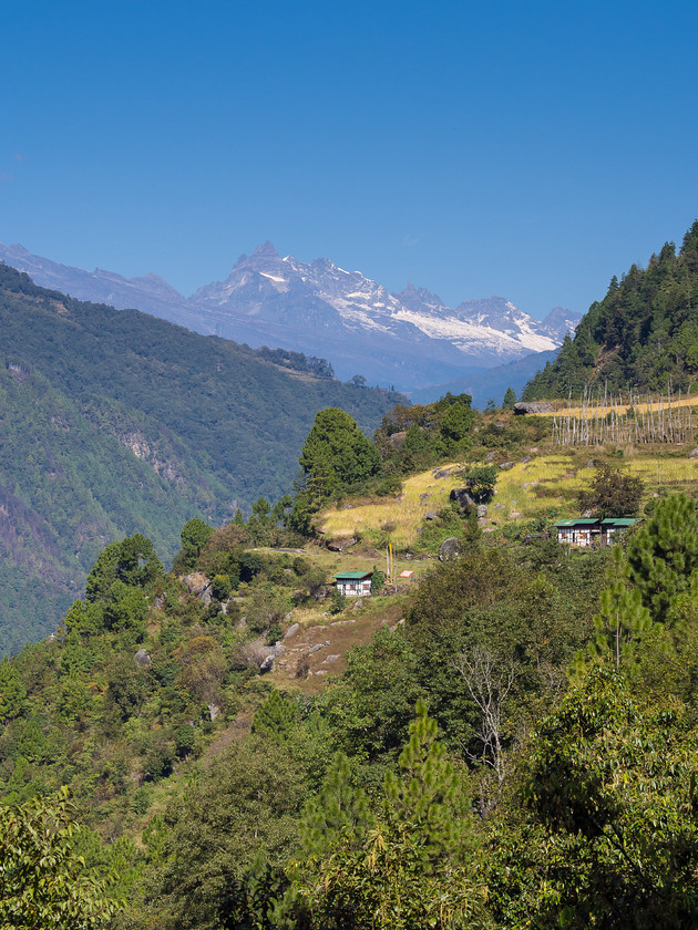 Himalayan Peaks, Road to Trashiyangtse 
 Keywords: Bhutan, Eastern Bhutan, Olympus, Trashi Yangtse