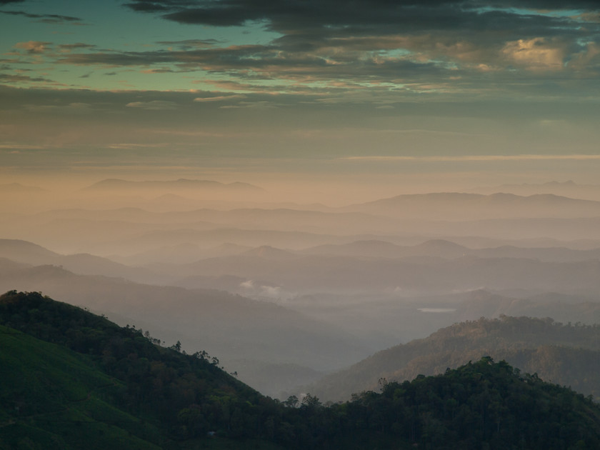 P1047652 
 Munnar Dawn Horizons 
 Keywords: E-3, India, Kerala, Munnar, Olympus, South India, dawn, hills, holiday, landscapes, sunrise, travel