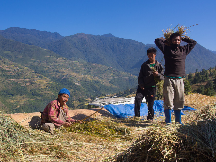 Family Harvest 
 Keywords: Bhutan, Eastern Bhutan, Olympus, Phong Me, countryside, people, rural