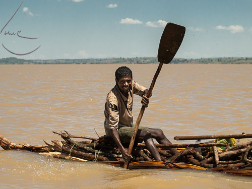 PA141740 
 OLYMPUS DIGITAL CAMERA 
 Keywords: Africa, East Africa, Ethiopia, Lake Tana, Olympus, Sub-Saharan Africa, fisherman, papyrus, papyrus boats, travel